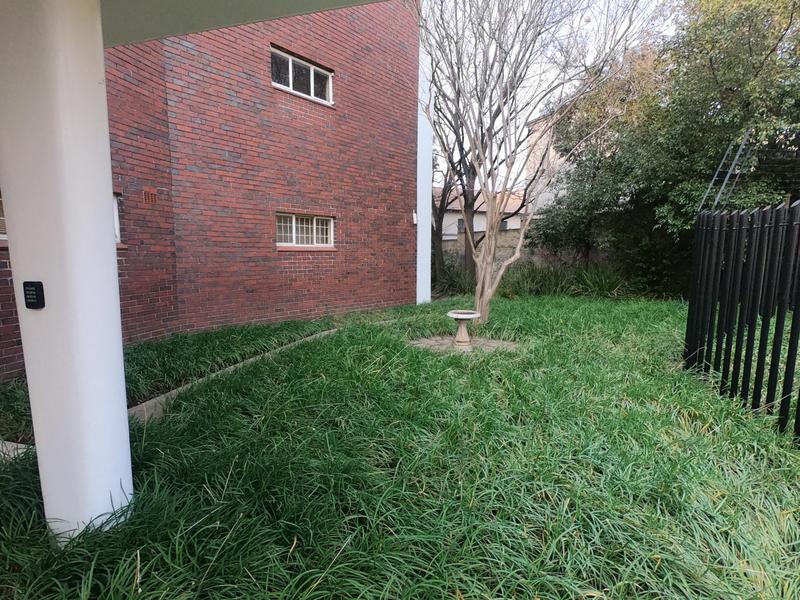 To Let 1 Bedroom Property for Rent in Waverley Gauteng
