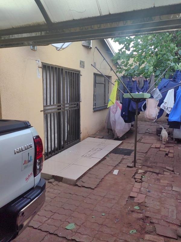 2 Bedroom Property for Sale in Chiawelo Gauteng