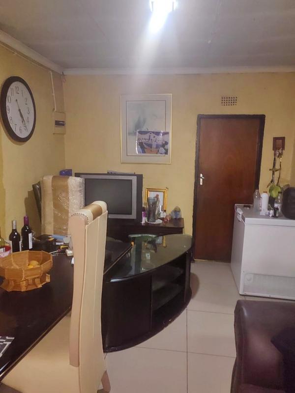 2 Bedroom Property for Sale in Chiawelo Gauteng