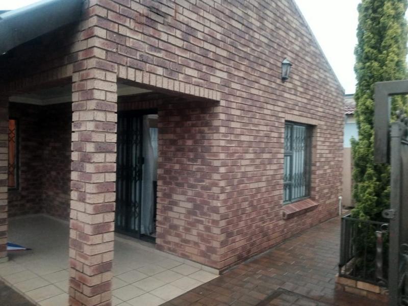 3 Bedroom Property for Sale in Protea Glen Gauteng