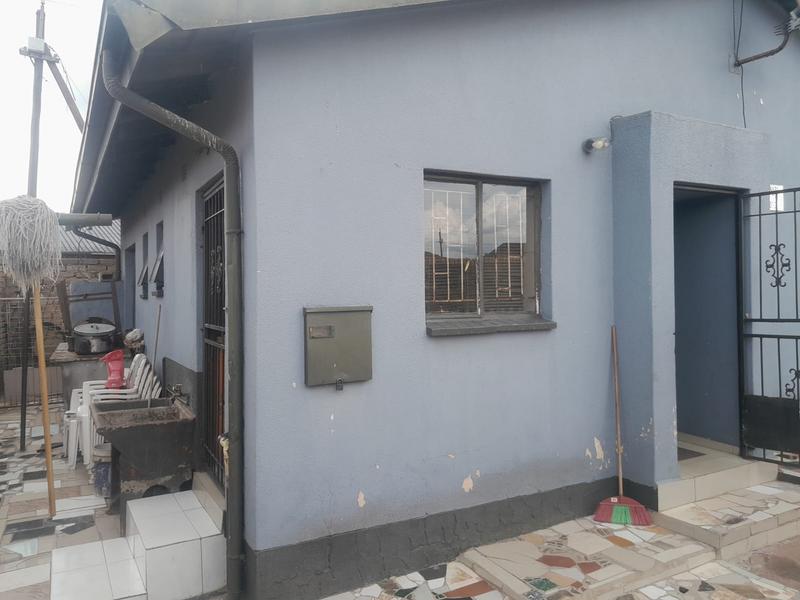 2 Bedroom Property for Sale in Moroka North Gauteng