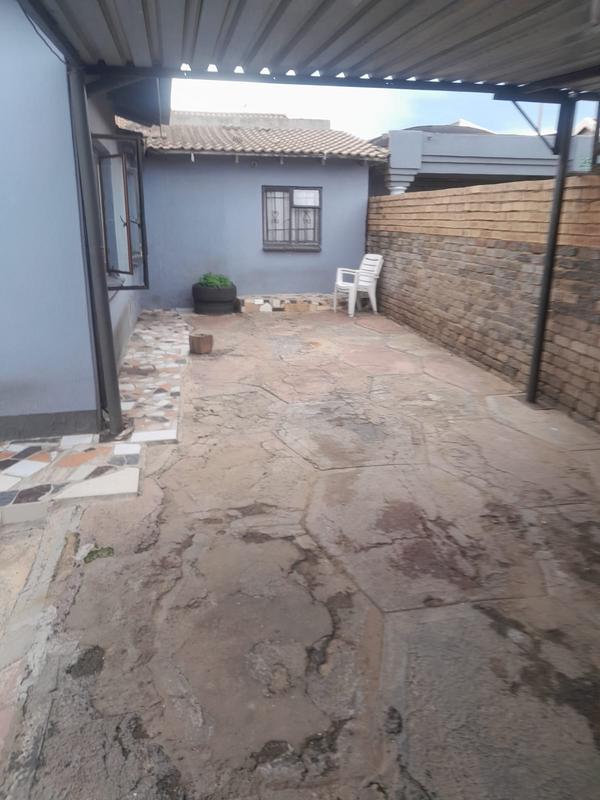 2 Bedroom Property for Sale in Moroka North Gauteng