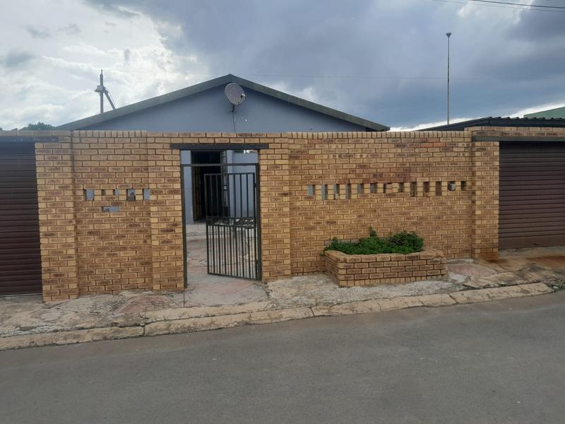 2 Bedroom Property for Sale in Moroka North Gauteng