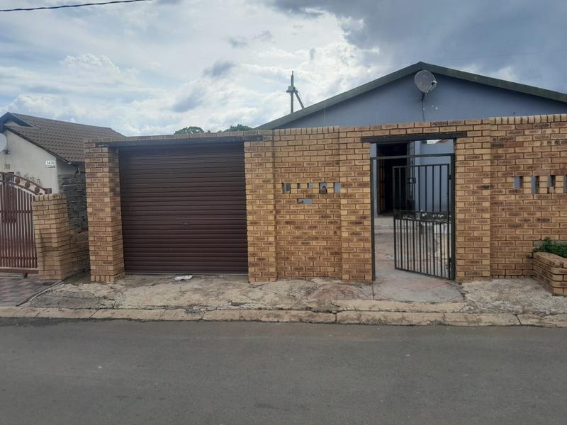 2 Bedroom Property for Sale in Moroka North Gauteng