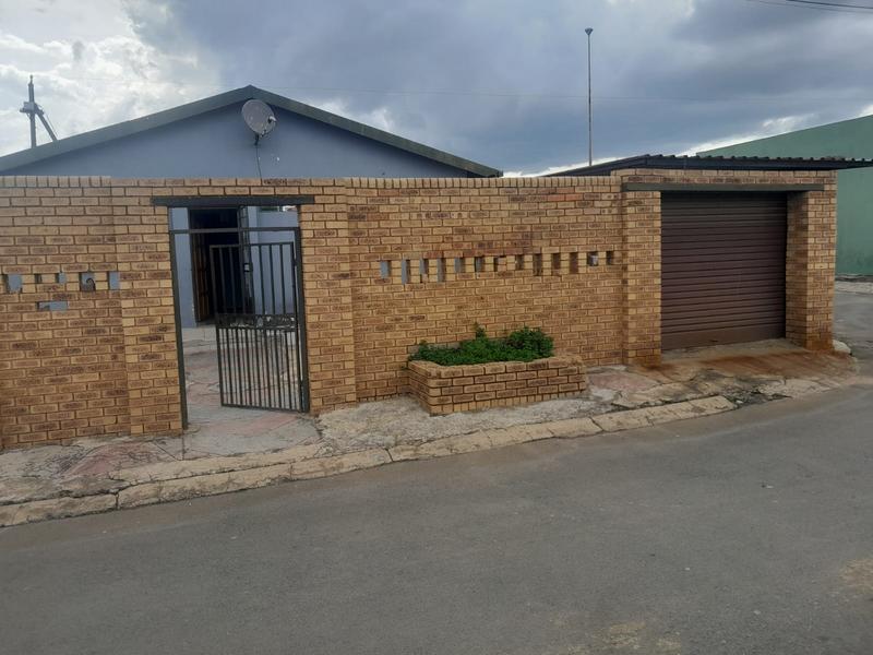2 Bedroom Property for Sale in Moroka North Gauteng