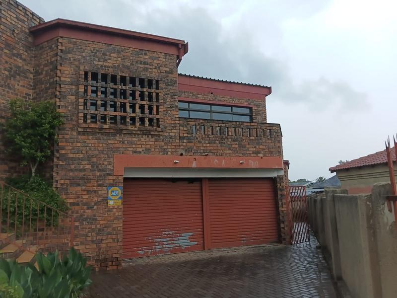 7 Bedroom Property for Sale in Fleurhof Gauteng