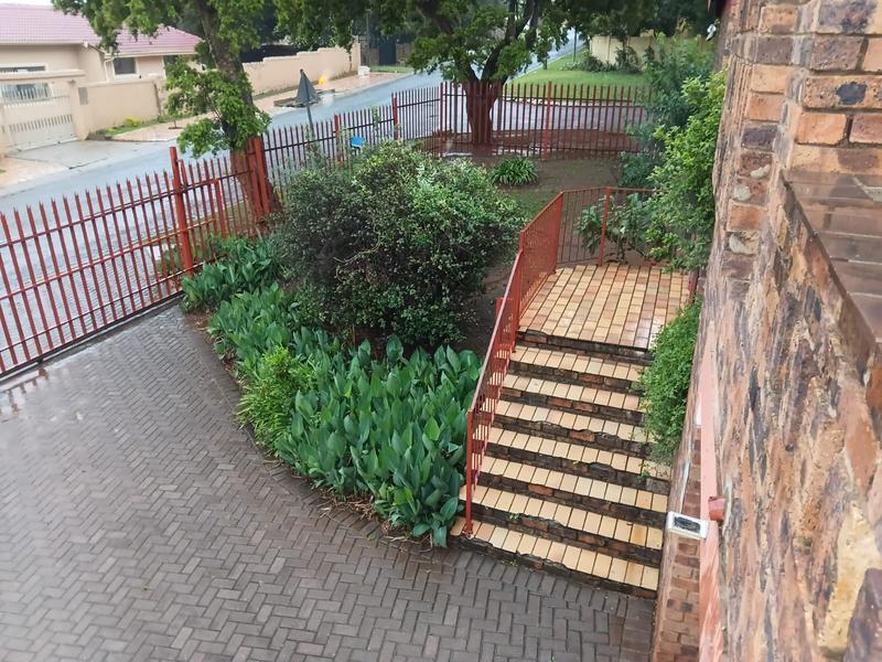 7 Bedroom Property for Sale in Fleurhof Gauteng