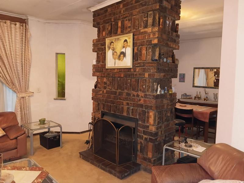 7 Bedroom Property for Sale in Fleurhof Gauteng