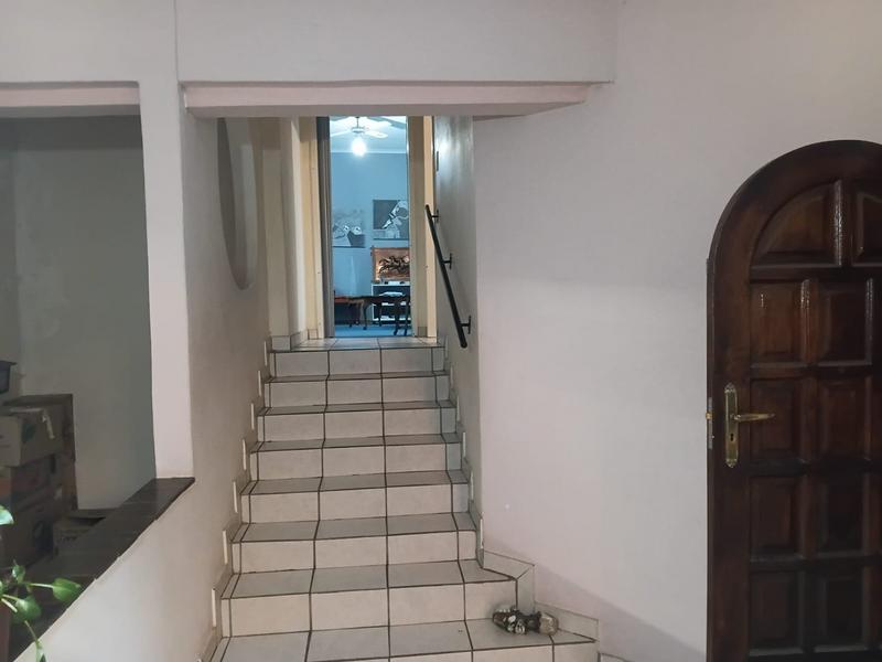 7 Bedroom Property for Sale in Fleurhof Gauteng