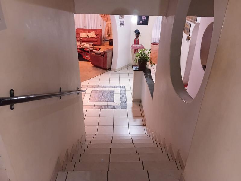 7 Bedroom Property for Sale in Fleurhof Gauteng