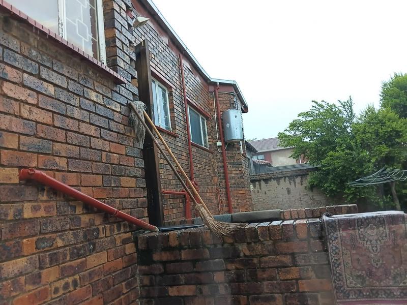 7 Bedroom Property for Sale in Fleurhof Gauteng