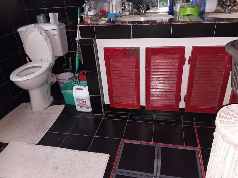 7 Bedroom Property for Sale in Fleurhof Gauteng