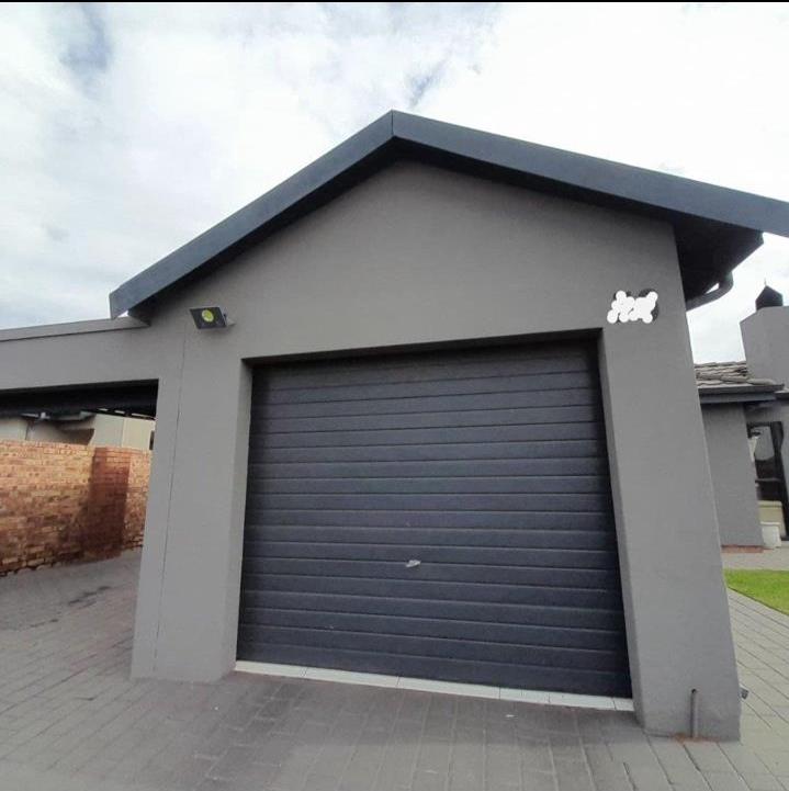 3 Bedroom Property for Sale in Clayville Gauteng