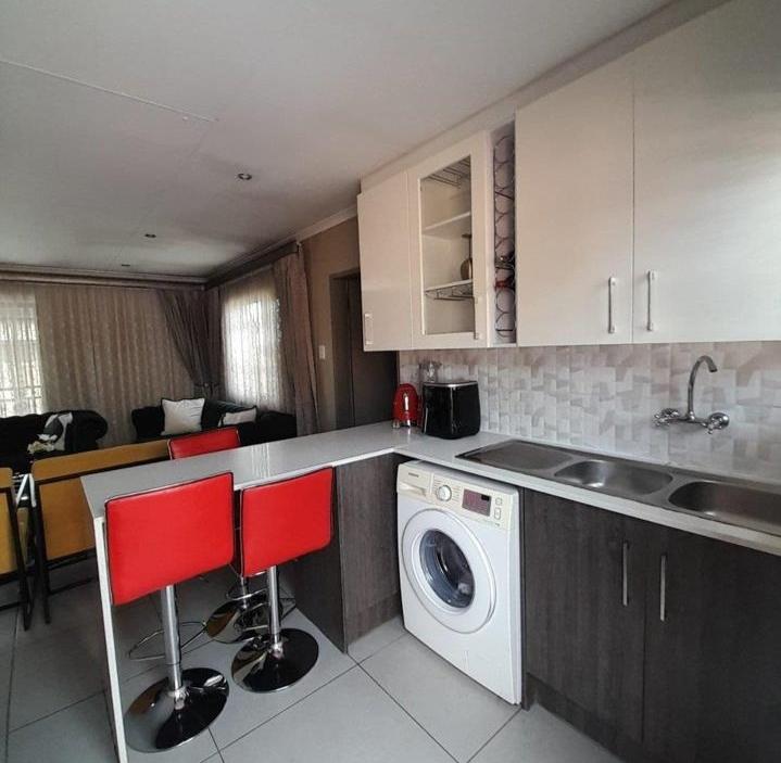 3 Bedroom Property for Sale in Clayville Gauteng