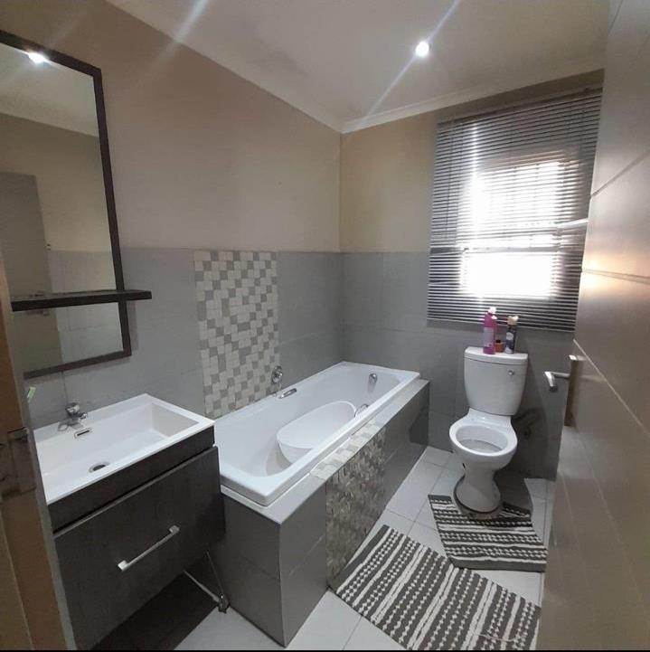 3 Bedroom Property for Sale in Clayville Gauteng