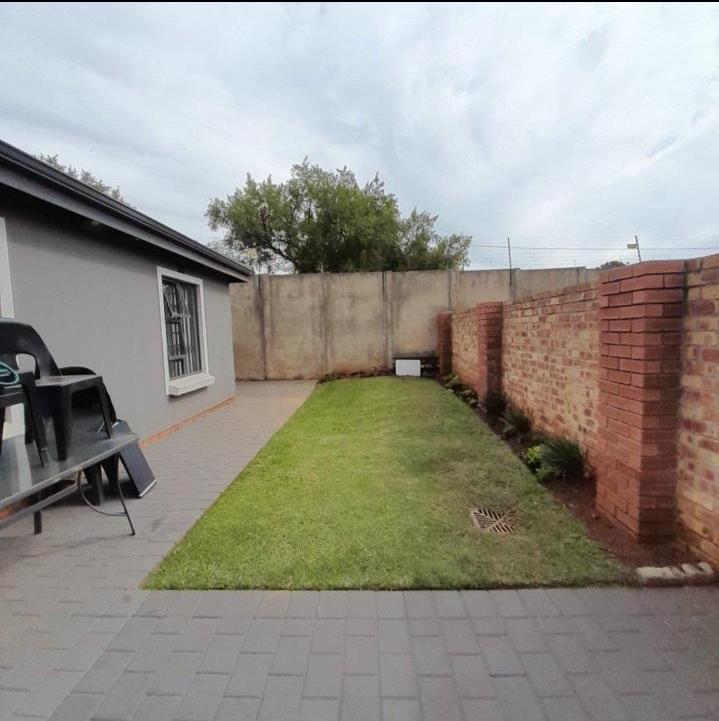 3 Bedroom Property for Sale in Clayville Gauteng
