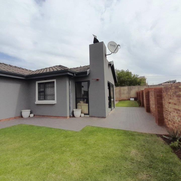 3 Bedroom Property for Sale in Clayville Gauteng