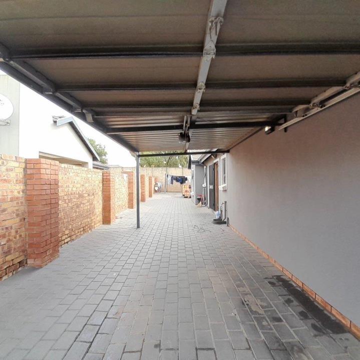 3 Bedroom Property for Sale in Clayville Gauteng