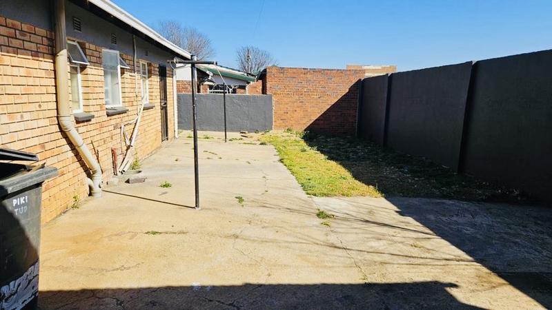 3 Bedroom Property for Sale in Newclare Gauteng