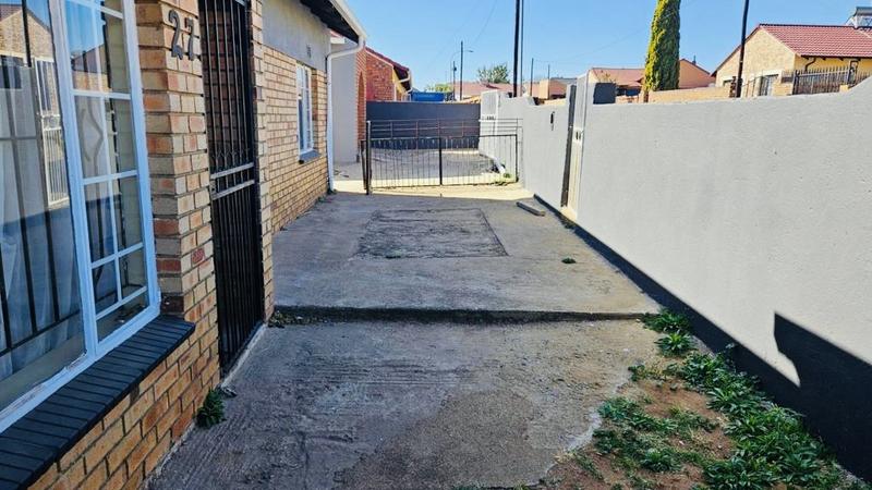 3 Bedroom Property for Sale in Newclare Gauteng