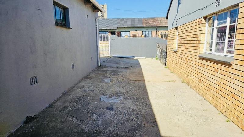 3 Bedroom Property for Sale in Newclare Gauteng