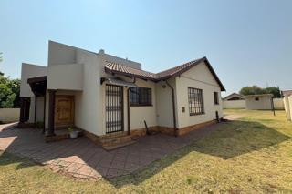 4 Bedroom Property for Sale in Dawn Park Gauteng