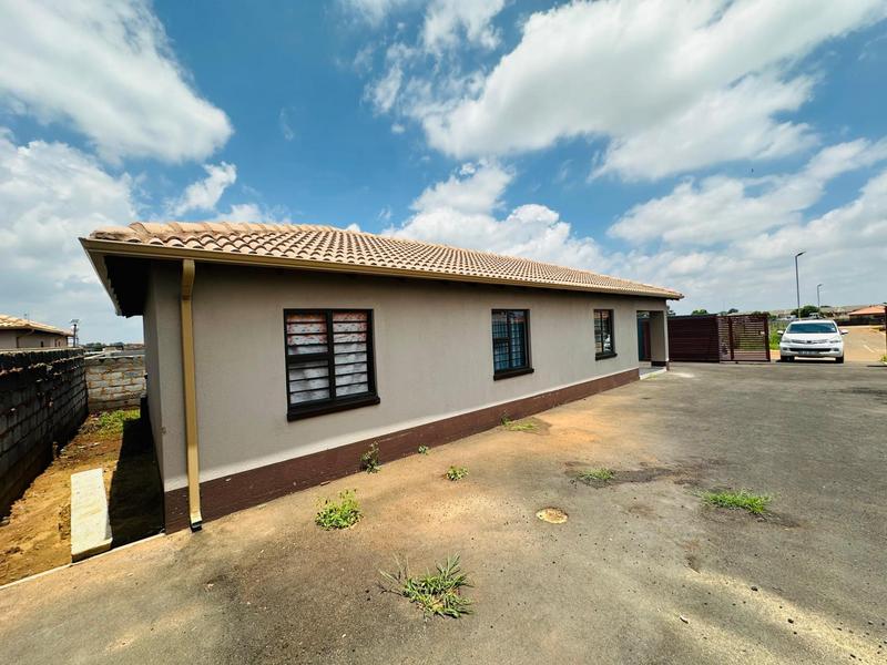 4 Bedroom Property for Sale in Dawn Park Gauteng