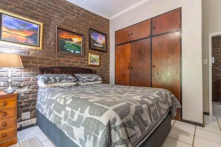 6 Bedroom Property for Sale in Kempton Park Gauteng