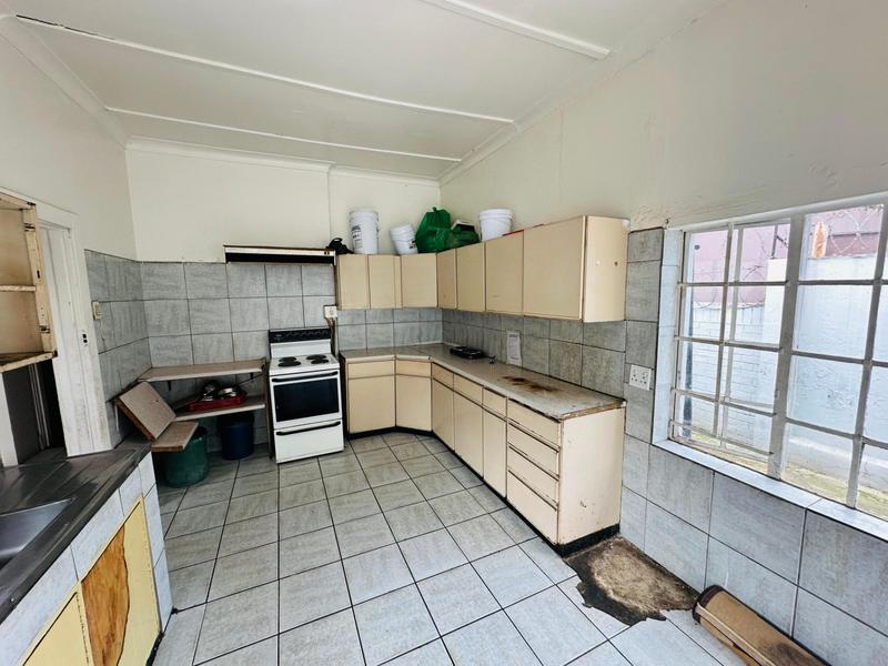 7 Bedroom Property for Sale in Orange Grove Gauteng