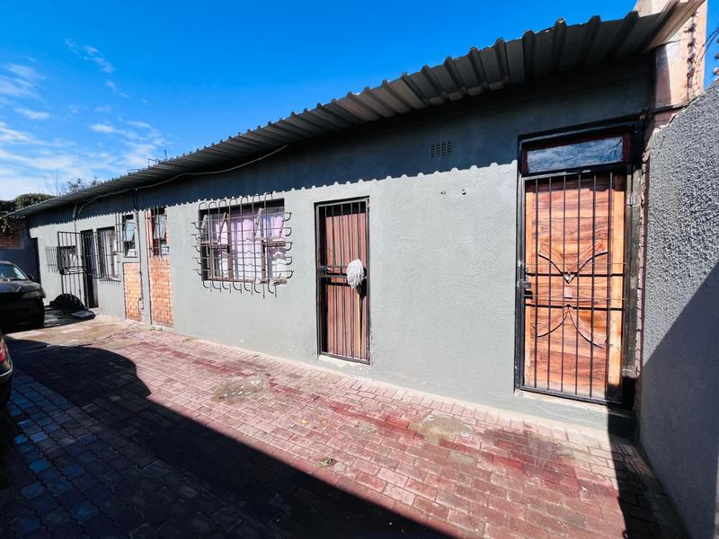 7 Bedroom Property for Sale in Regents Park Gauteng