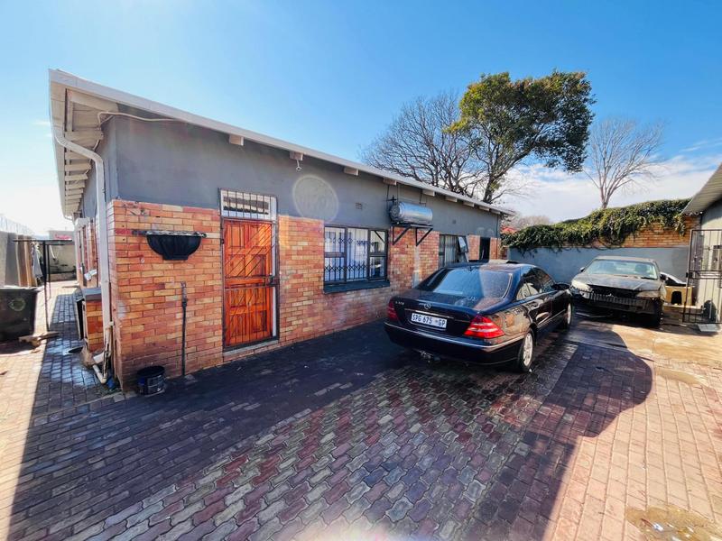 7 Bedroom Property for Sale in Regents Park Gauteng