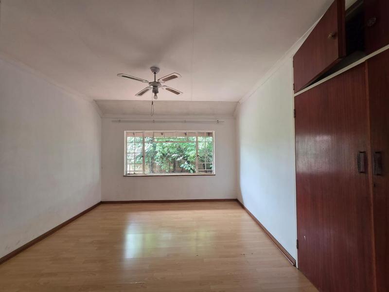 6 Bedroom Property for Sale in Clayville East Gauteng