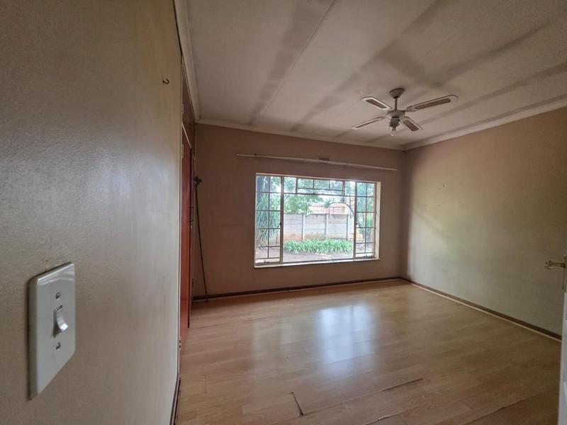 6 Bedroom Property for Sale in Clayville East Gauteng