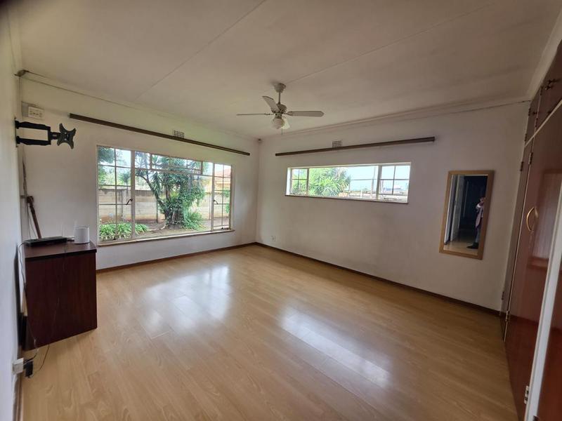 6 Bedroom Property for Sale in Clayville East Gauteng