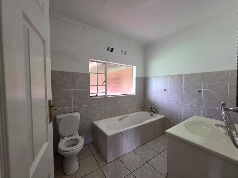 6 Bedroom Property for Sale in Clayville East Gauteng