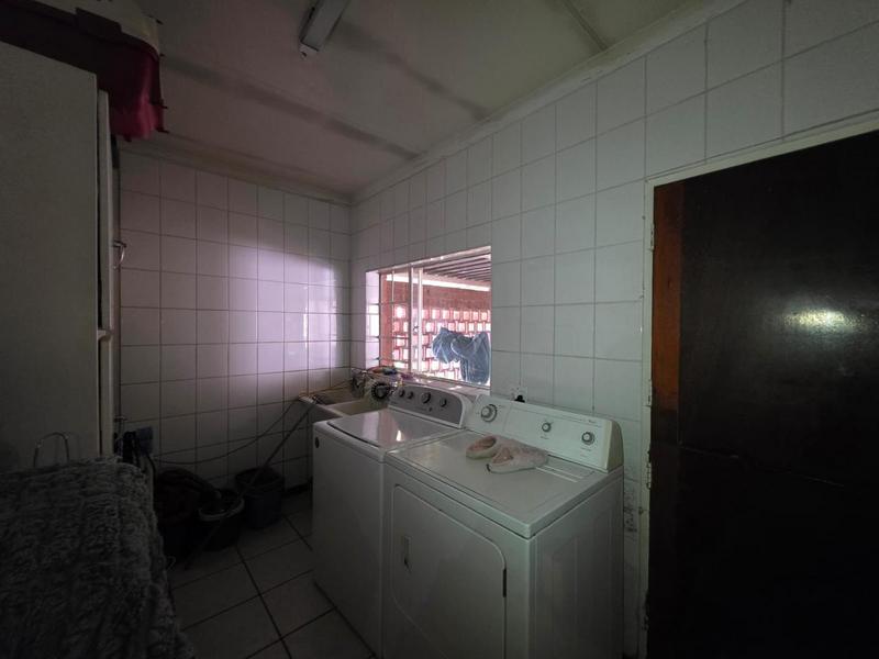 6 Bedroom Property for Sale in Clayville East Gauteng