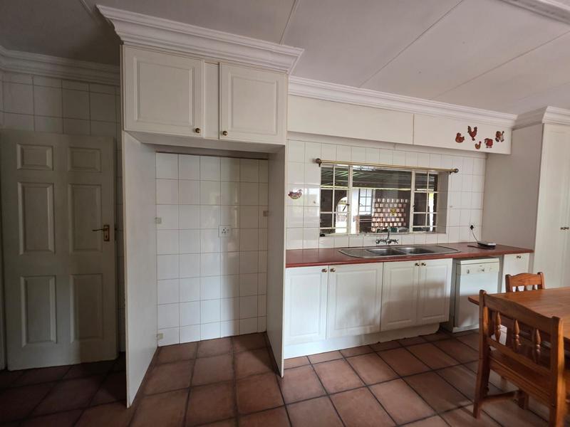 6 Bedroom Property for Sale in Clayville East Gauteng