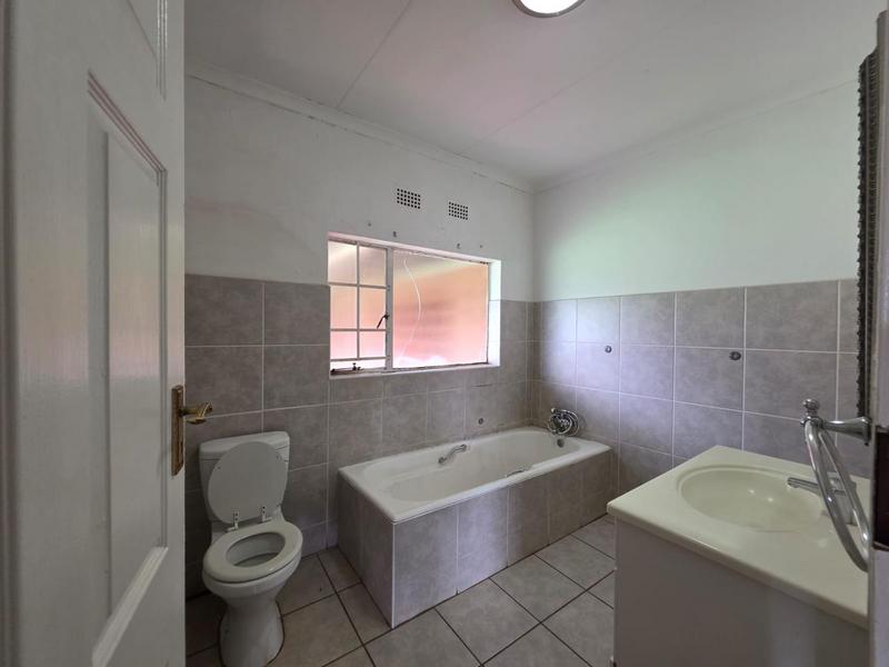 6 Bedroom Property for Sale in Clayville East Gauteng
