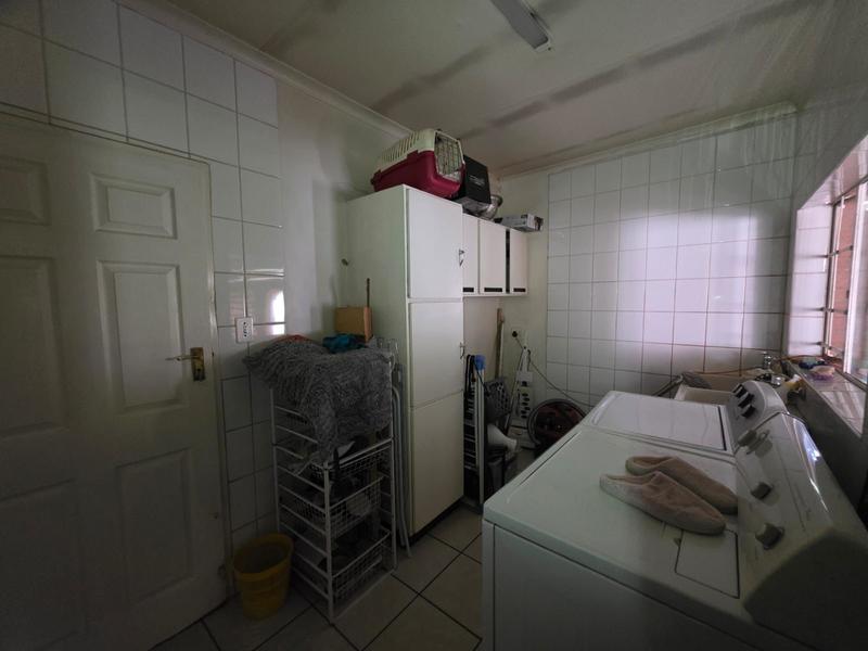 6 Bedroom Property for Sale in Clayville East Gauteng