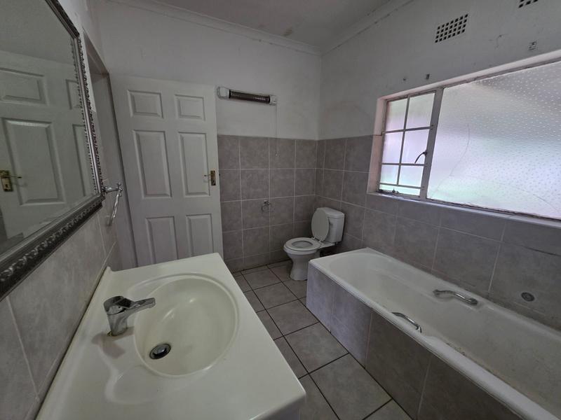 6 Bedroom Property for Sale in Clayville East Gauteng