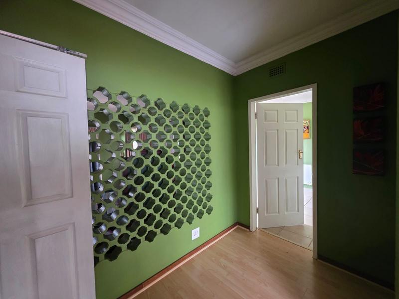 6 Bedroom Property for Sale in Clayville East Gauteng