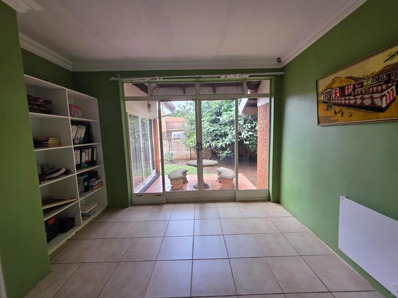 6 Bedroom Property for Sale in Clayville East Gauteng