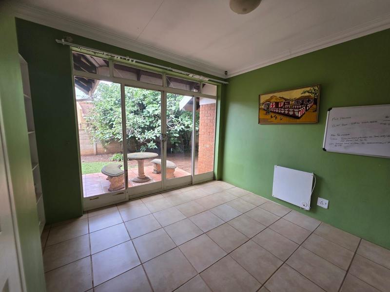 6 Bedroom Property for Sale in Clayville East Gauteng