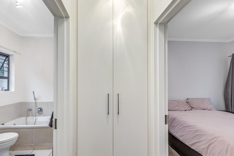 1 Bedroom Property for Sale in Bryanston Gauteng