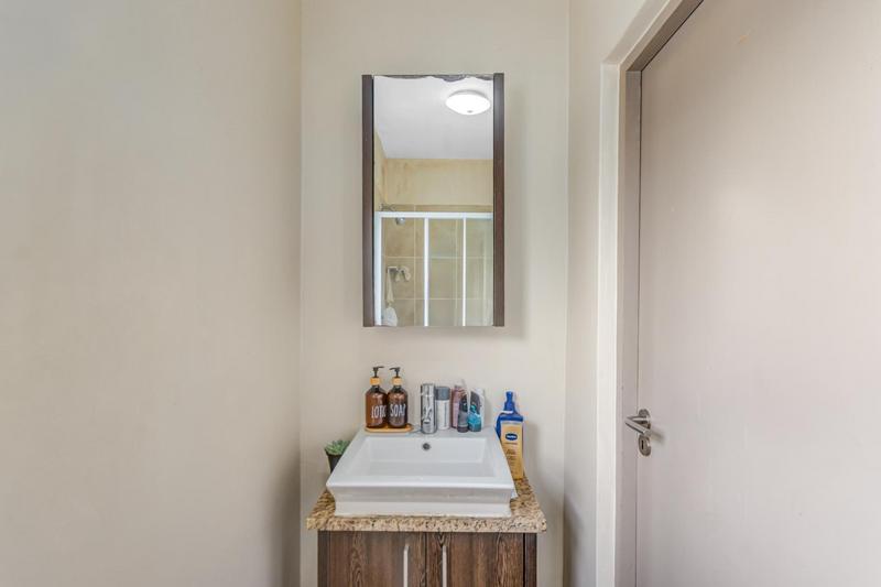 1 Bedroom Property for Sale in Sunninghill Gauteng