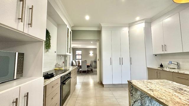 5 Bedroom Property for Sale in Waterkloof A H Gauteng