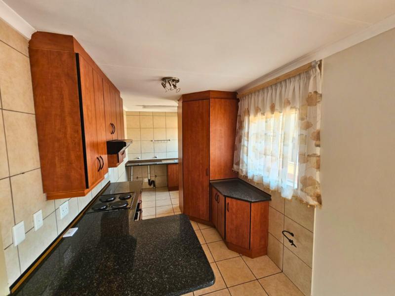 To Let 3 Bedroom Property for Rent in Glen Marais Gauteng