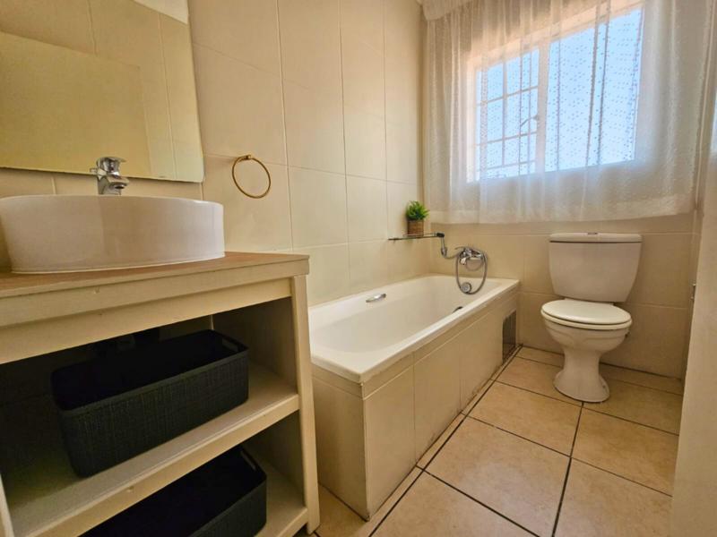 To Let 3 Bedroom Property for Rent in Glen Marais Gauteng