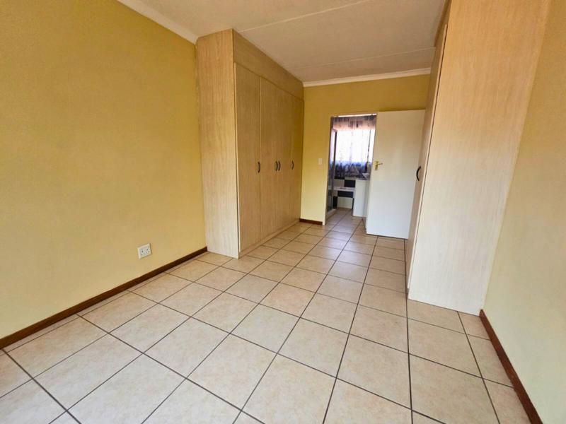 To Let 3 Bedroom Property for Rent in Glen Marais Gauteng