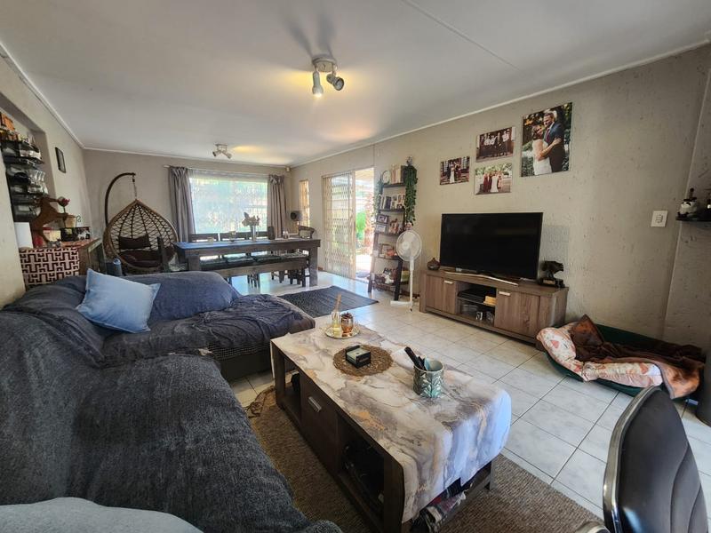 3 Bedroom Property for Sale in Glenvista Gauteng